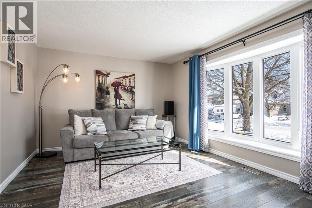 34 Sacha Road, Cambridge, ON - Indoor Photo Showing Living Room