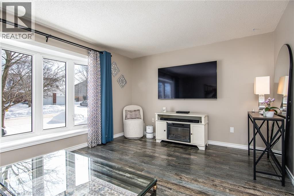 34 Sacha Road, Cambridge, ON - Indoor Photo Showing Living Room