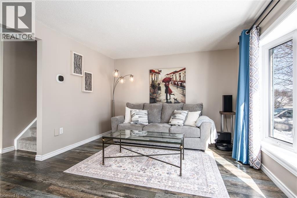 34 Sacha Road, Cambridge, ON - Indoor Photo Showing Living Room