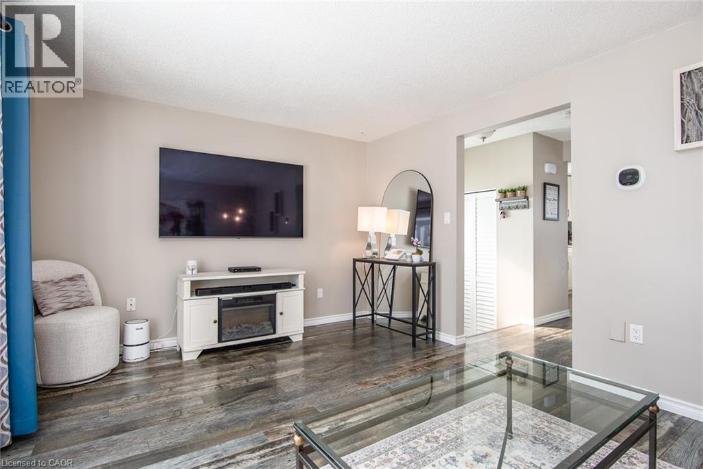 34 Sacha Road, Cambridge, ON - Indoor Photo Showing Living Room