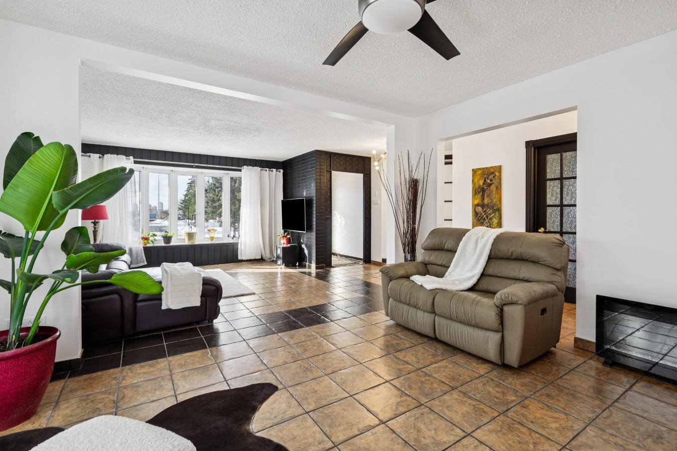 Salon - 5915 Rue Vieni, Brossard, QC - Indoor Photo Showing Living Room