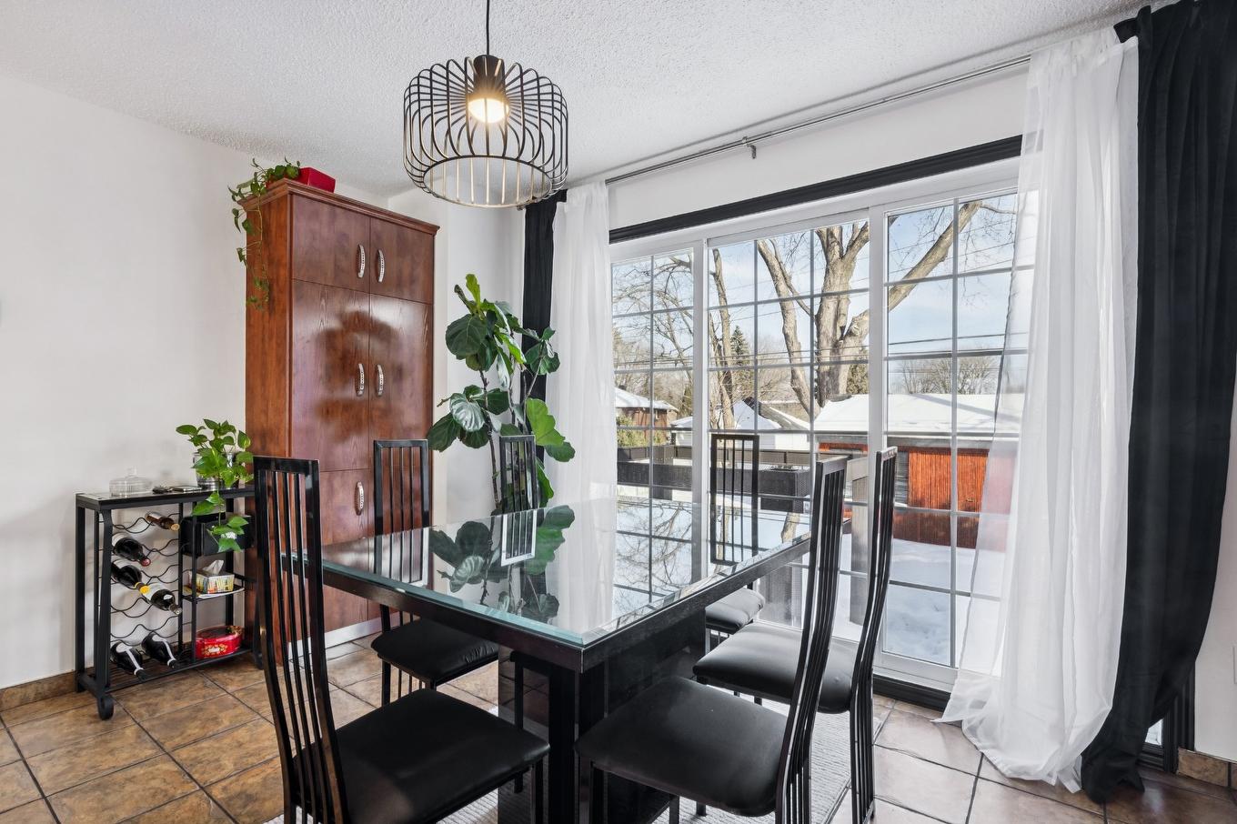 Coin-repas - 5915 Rue Vieni, Brossard, QC - Indoor Photo Showing Dining Room