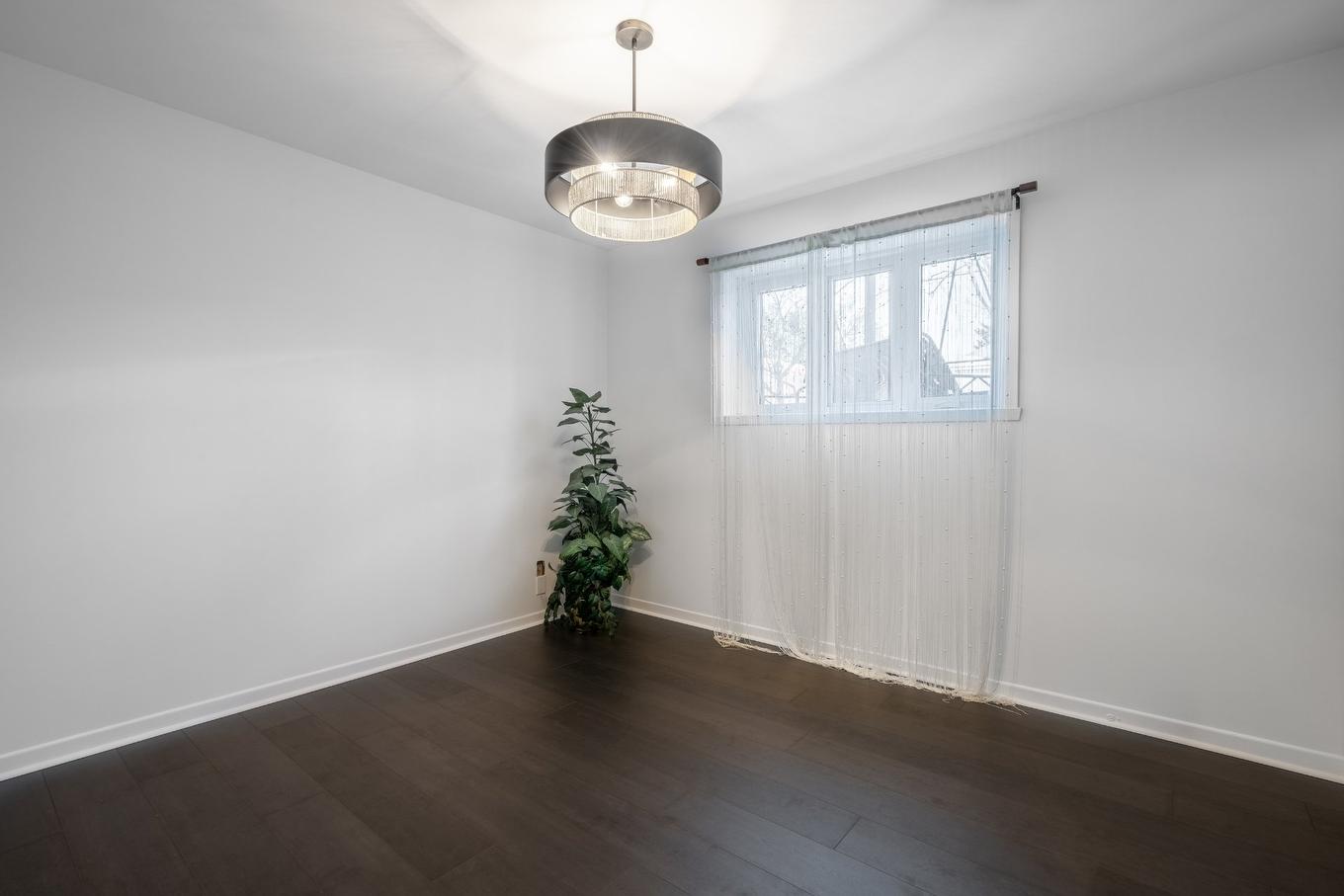 Chambre à coucher - 5915 Rue Vieni, Brossard, QC - Indoor Photo Showing Other Room