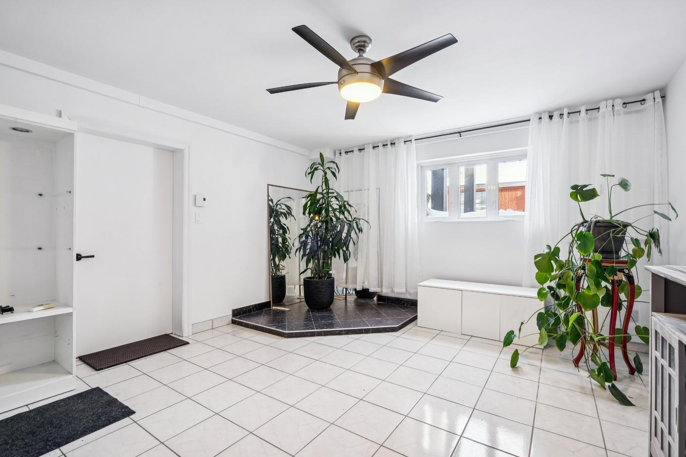 Salle familiale - 5915 Rue Vieni, Brossard, QC - Indoor Photo Showing Other Room