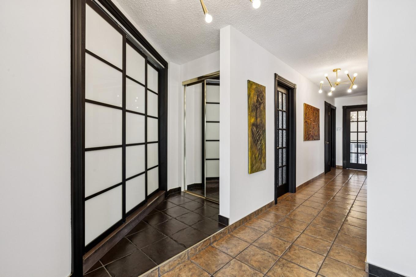 Hall d'entrée/Vestibule - 5915 Rue Vieni, Brossard, QC - Indoor Photo Showing Other Room