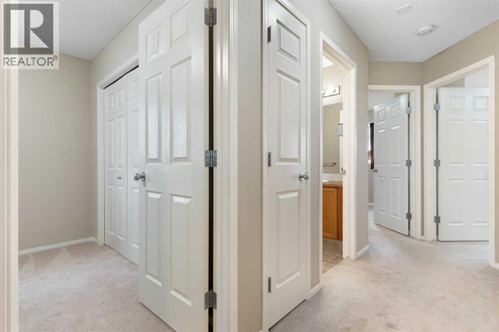 Upper hallway - 129 Evansbrooke Way Nw, Calgary, AB - Indoor Photo Showing Other Room