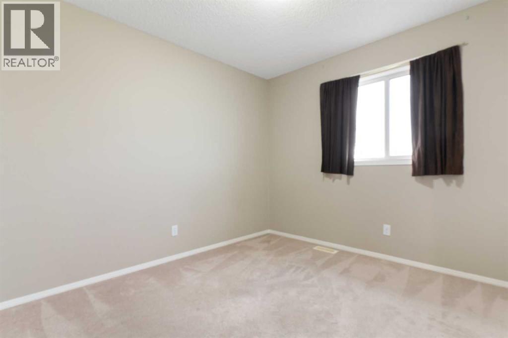 Bedroom 2 - 129 Evansbrooke Way Nw, Calgary, AB - Indoor Photo Showing Other Room