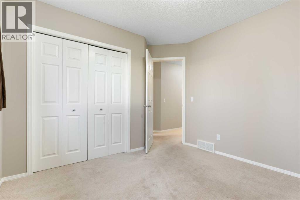 Bedroom 2, large closet - 129 Evansbrooke Way Nw, Calgary, AB - Indoor
