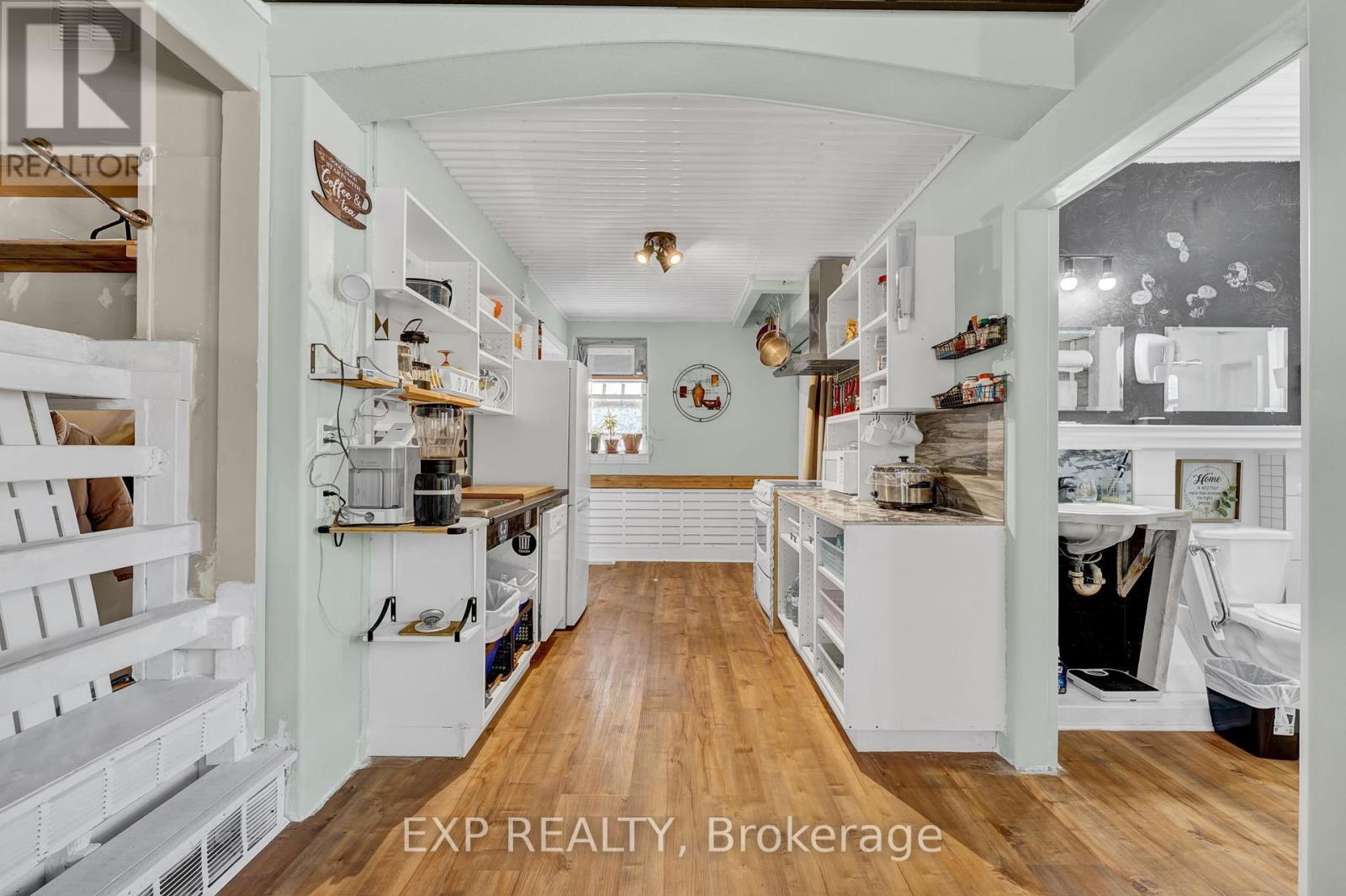 82 Kehl Street, Kitchener, ON - Indoor Photo Showing Kitchen