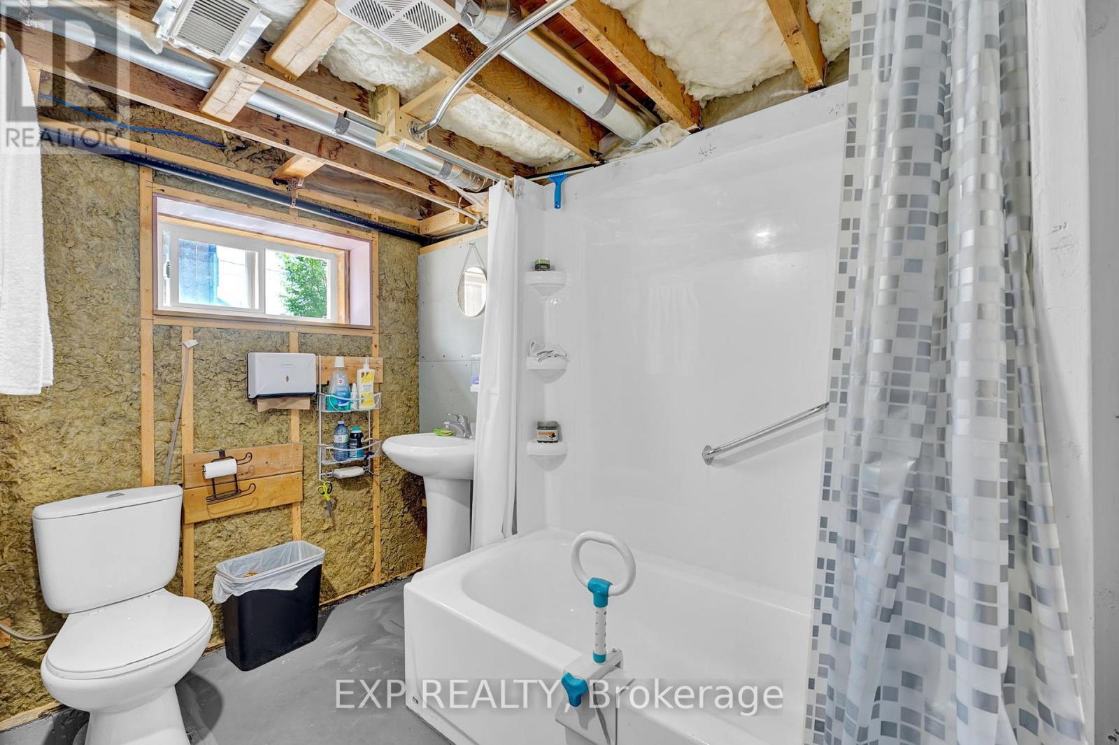 82 Kehl Street, Kitchener, ON - Indoor Photo Showing Bathroom