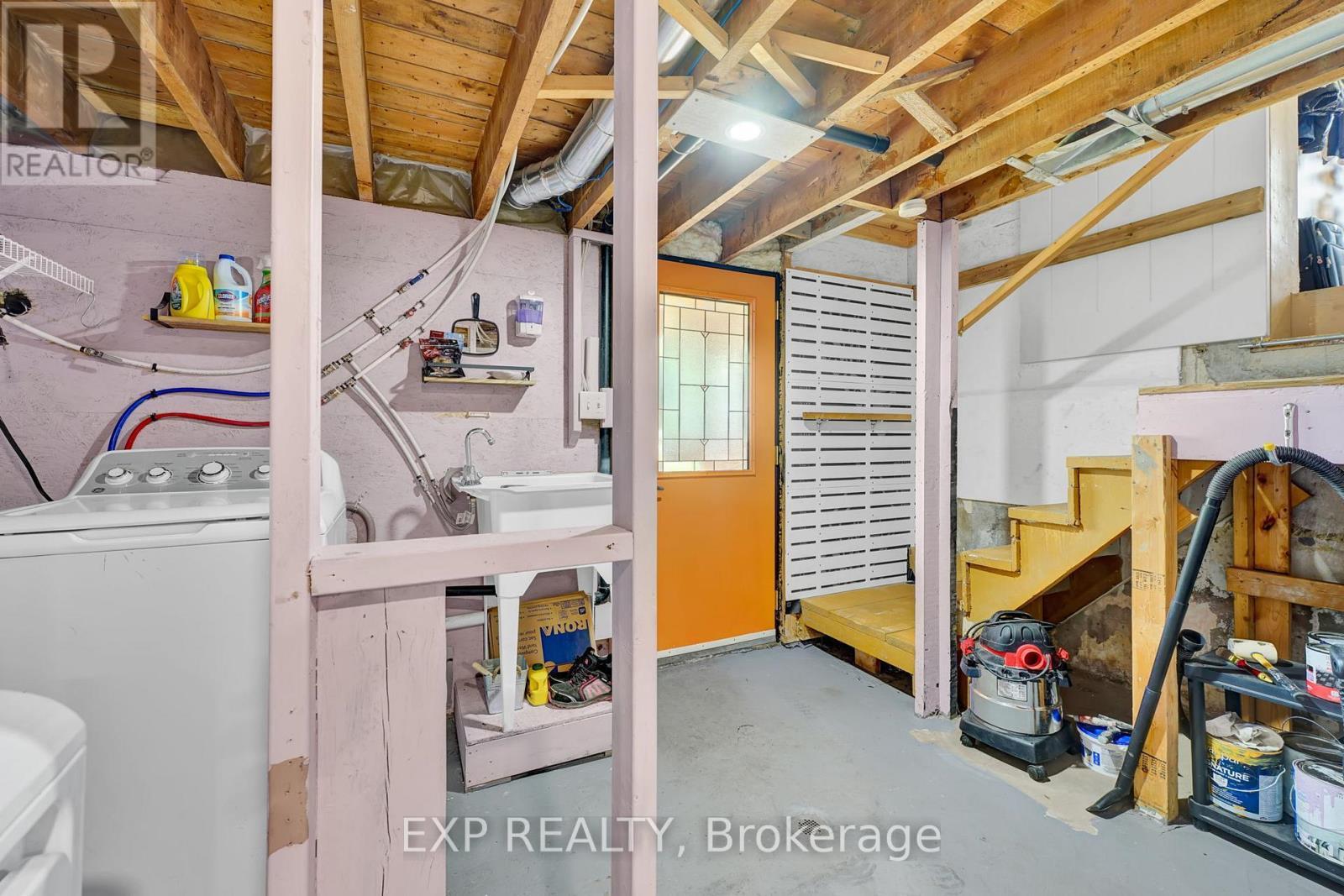 82 Kehl Street, Kitchener, ON - Indoor Photo Showing Laundry Room