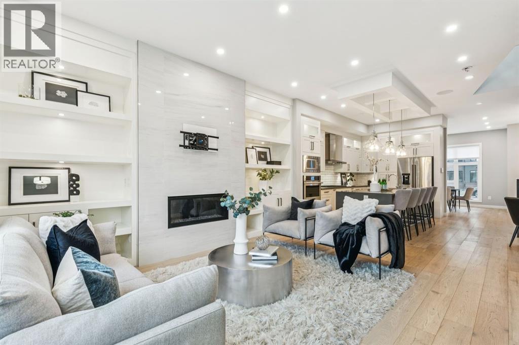 2918 6 Avenue Nw, Calgary, AB - Indoor Photo Showing Living Room With Fireplace