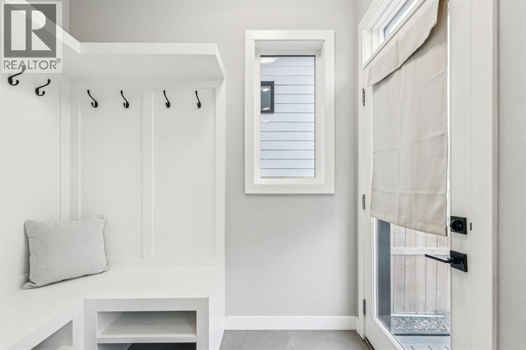 2918 6 Avenue Nw, Calgary, AB - Indoor Photo Showing Other Room