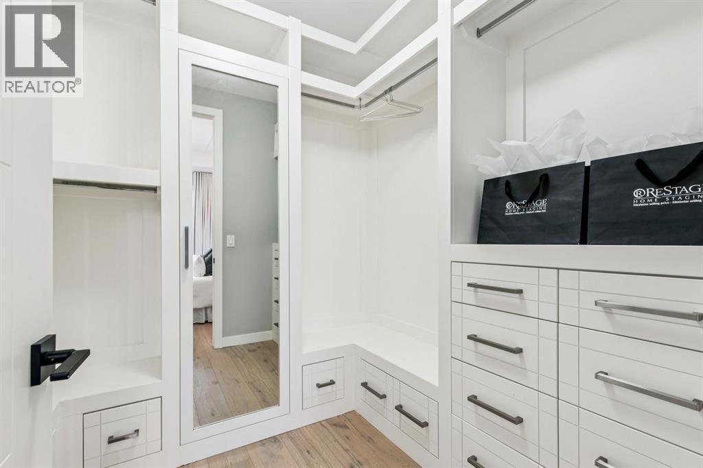 2918 6 Avenue Nw, Calgary, AB - Indoor