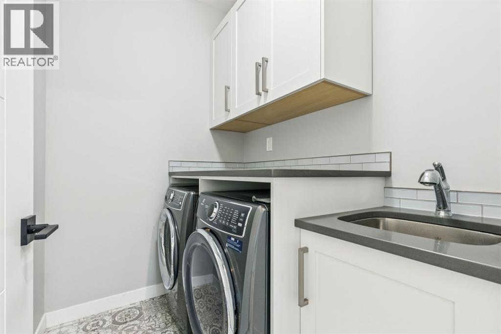 2918 6 Avenue Nw, Calgary, AB - Indoor Photo Showing Laundry Room