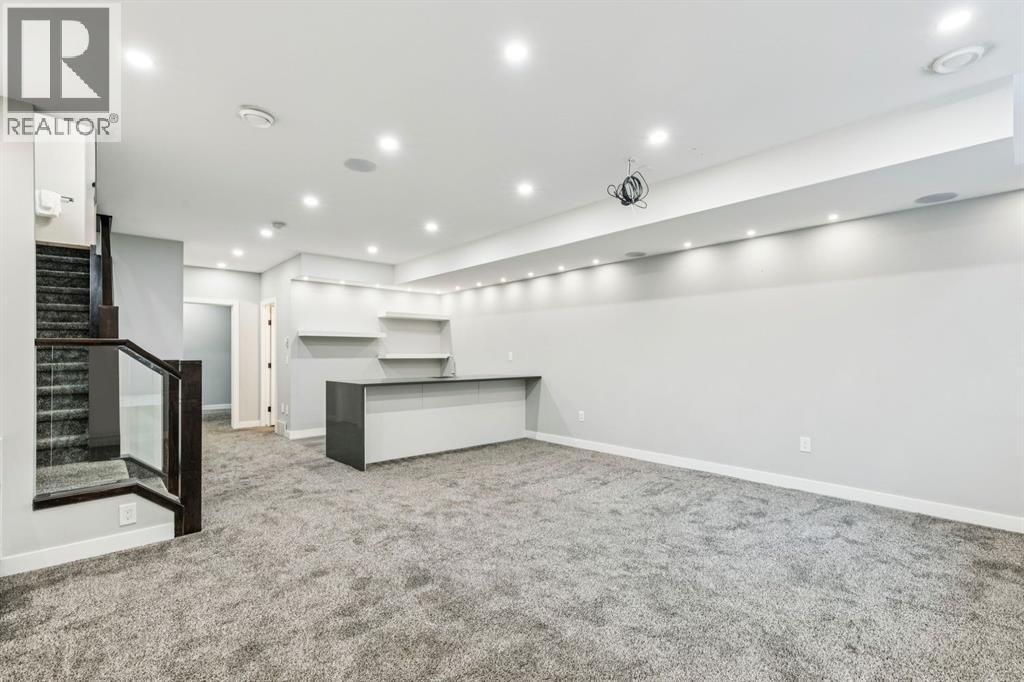 2918 6 Avenue Nw, Calgary, AB - Indoor Photo Showing Other Room