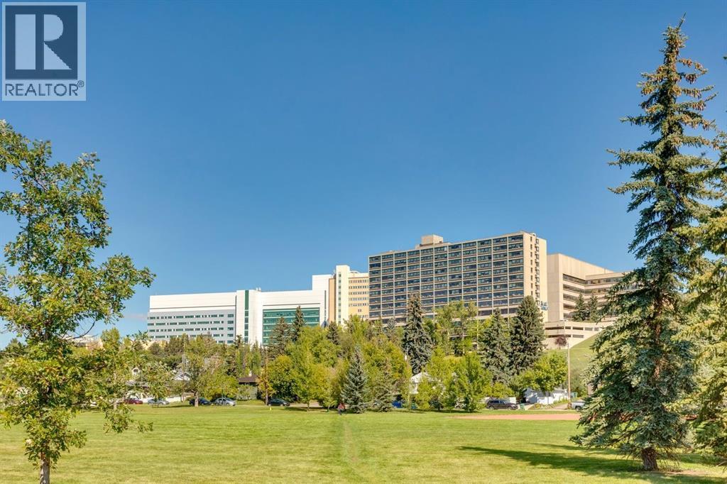 2918 6 Avenue Nw, Calgary, AB - Outdoor With View