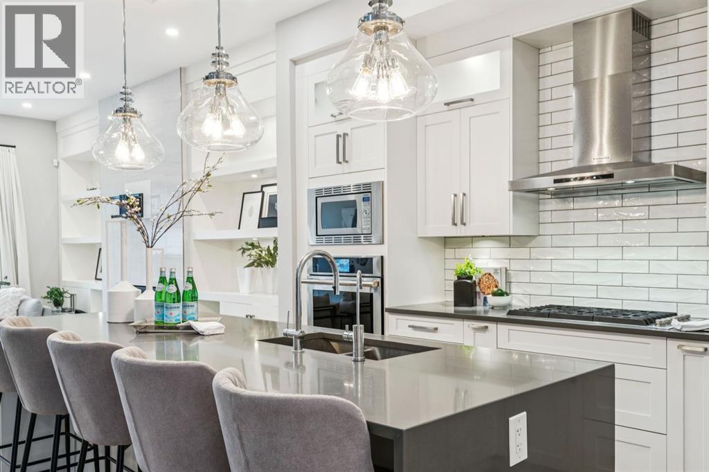2918 6 Avenue Nw, Calgary, AB - Indoor Photo Showing Kitchen With Upgraded Kitchen