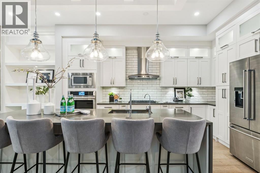 2918 6 Avenue Nw, Calgary, AB - Indoor Photo Showing Kitchen With Upgraded Kitchen