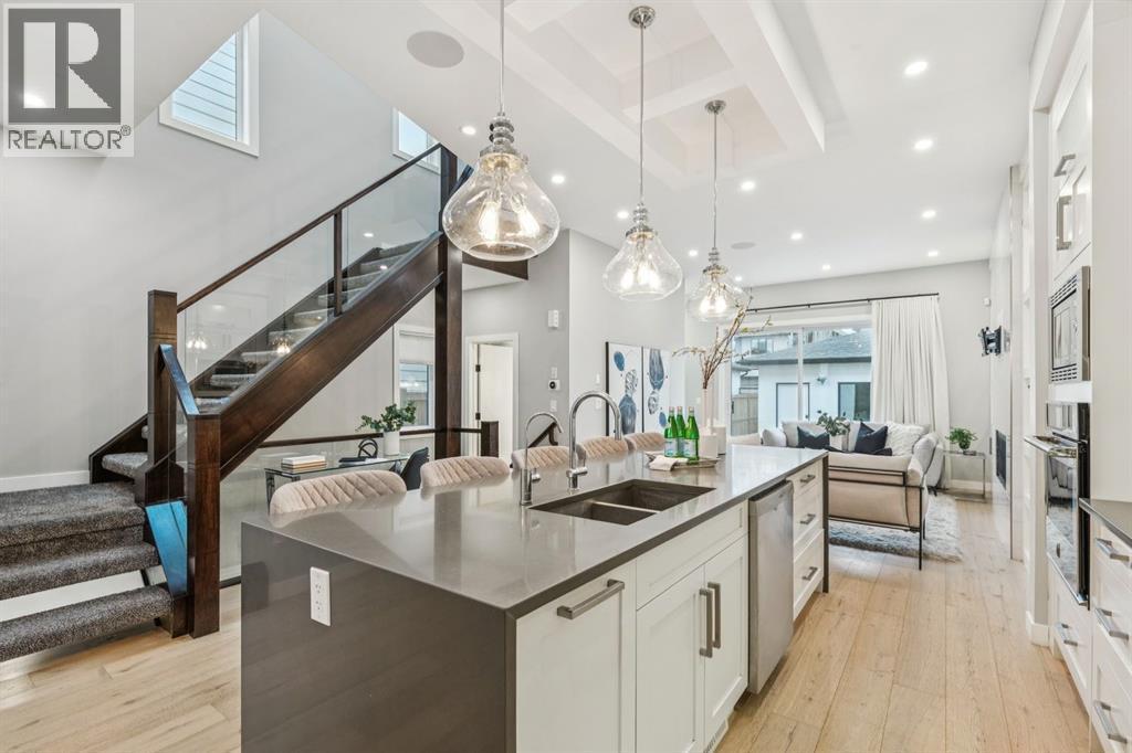 2918 6 Avenue Nw, Calgary, AB - Indoor Photo Showing Kitchen With Double Sink With Upgraded Kitchen
