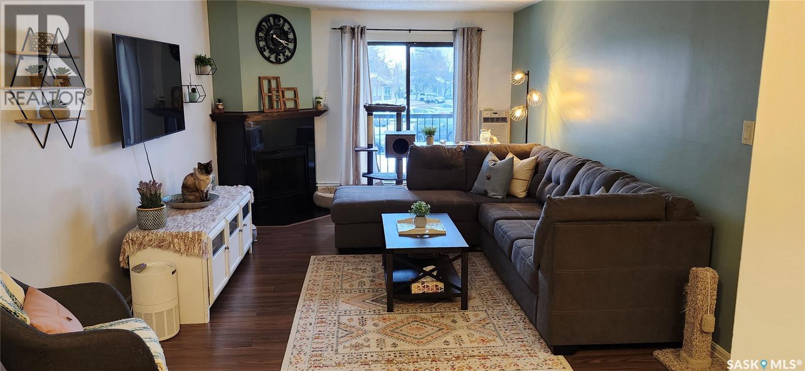 206 802A Kingsmere Boulevard, Saskatoon, SK - Indoor Photo Showing Living Room