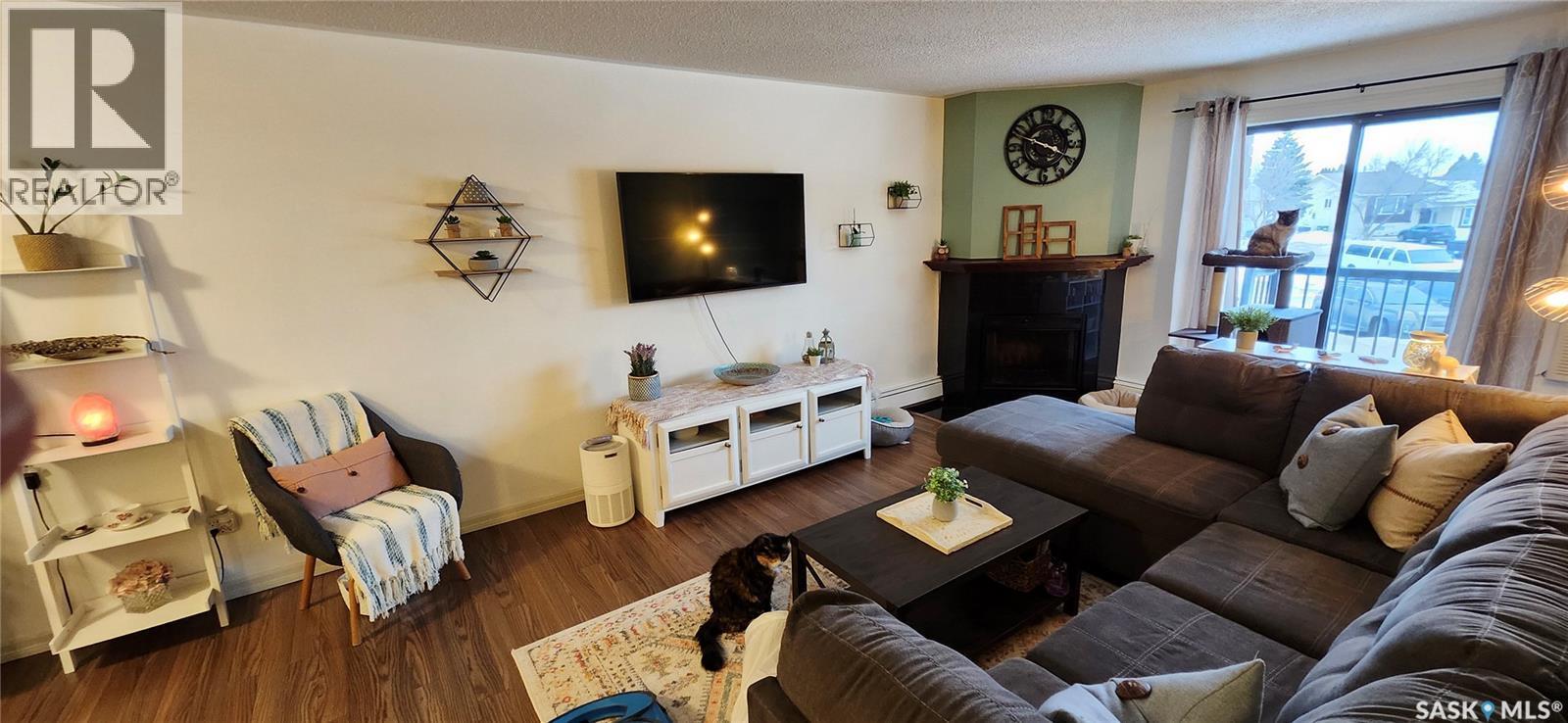 206 802A Kingsmere Boulevard, Saskatoon, SK - Indoor Photo Showing Living Room