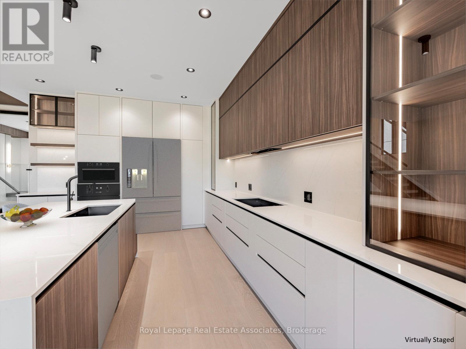 953 Halliday Avenue, Mississauga, ON - Indoor Photo Showing Kitchen