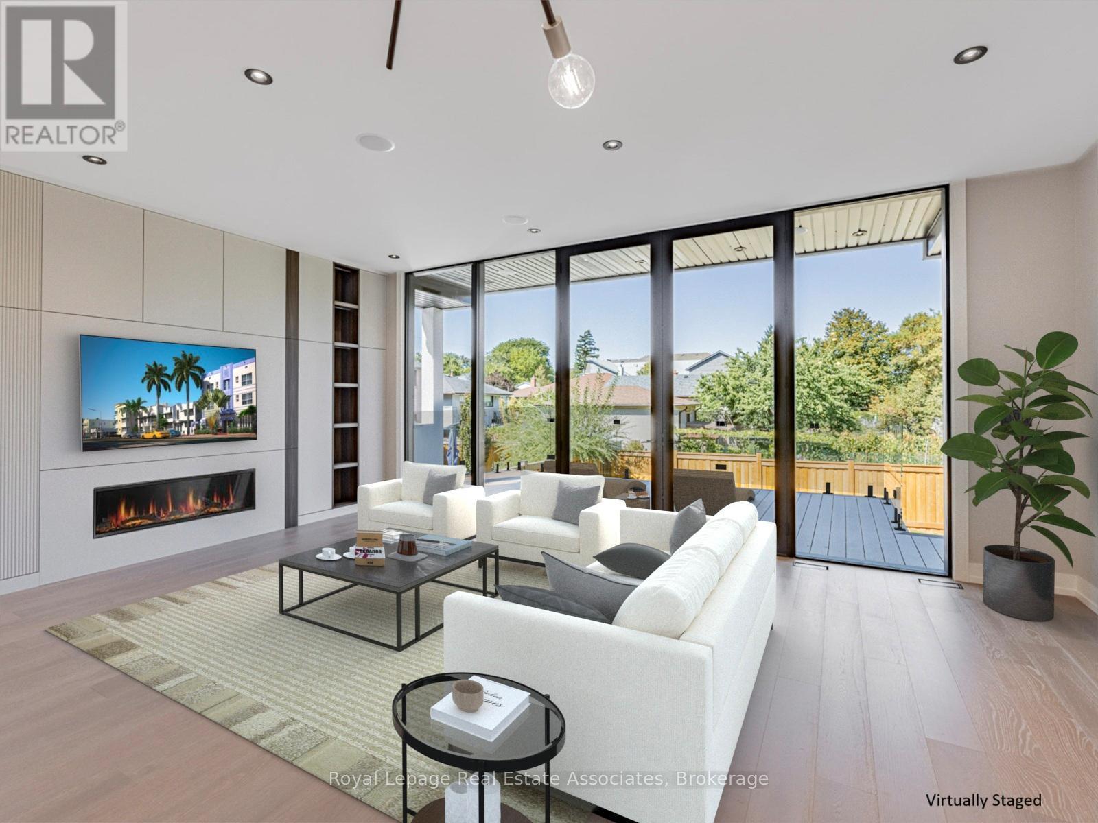 953 Halliday Avenue, Mississauga, ON - Indoor Photo Showing Living Room