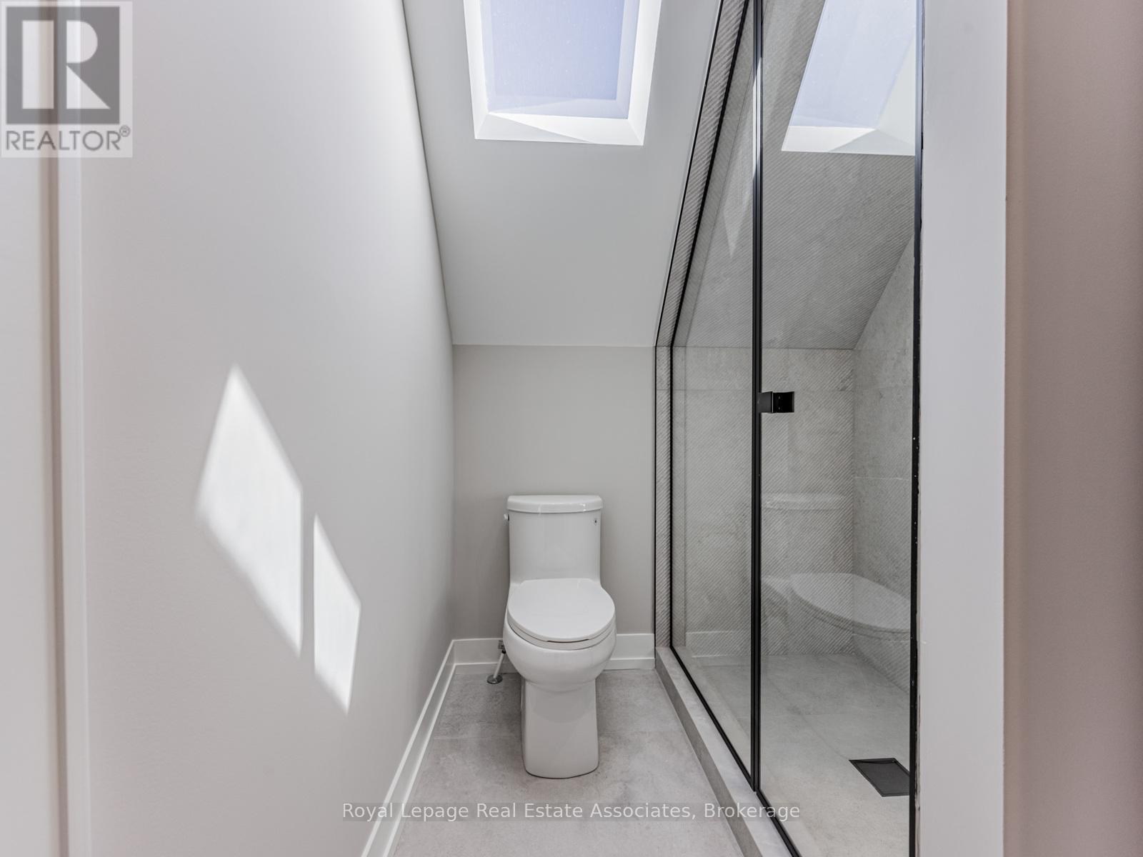 953 Halliday Avenue, Mississauga, ON - Indoor Photo Showing Bathroom