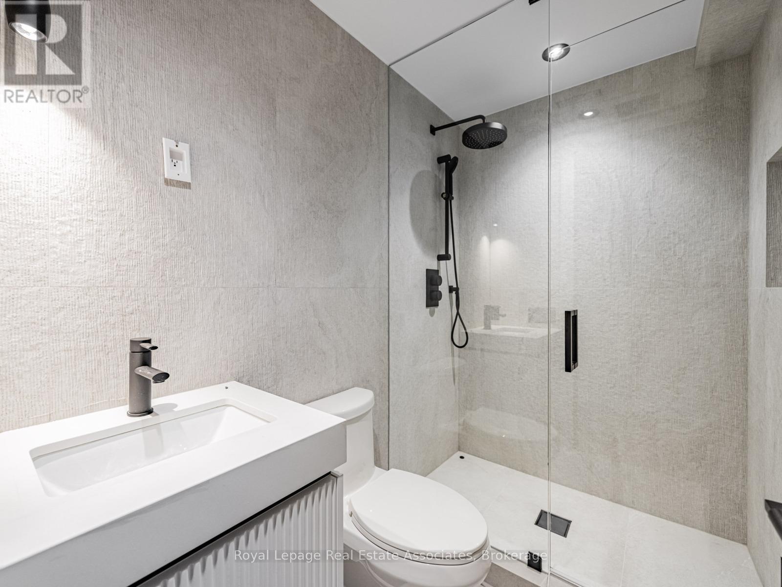 953 Halliday Avenue, Mississauga, ON - Indoor Photo Showing Bathroom