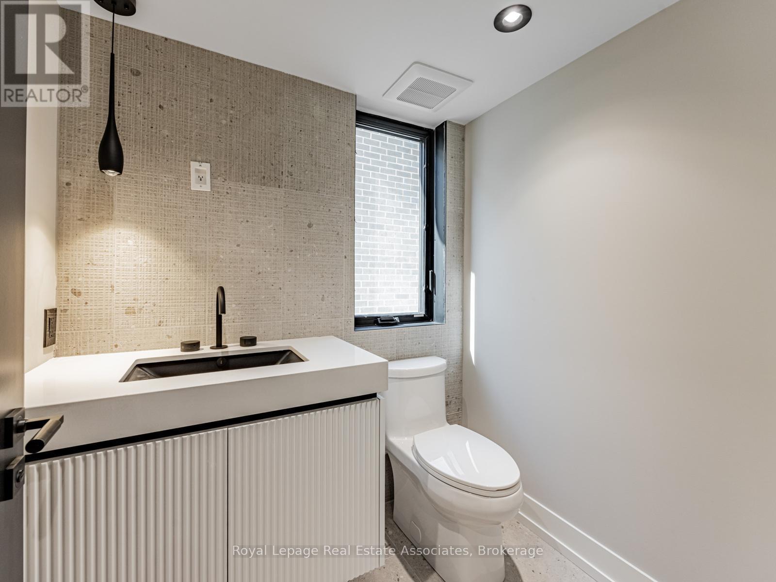 953 Halliday Avenue, Mississauga, ON - Indoor Photo Showing Bathroom