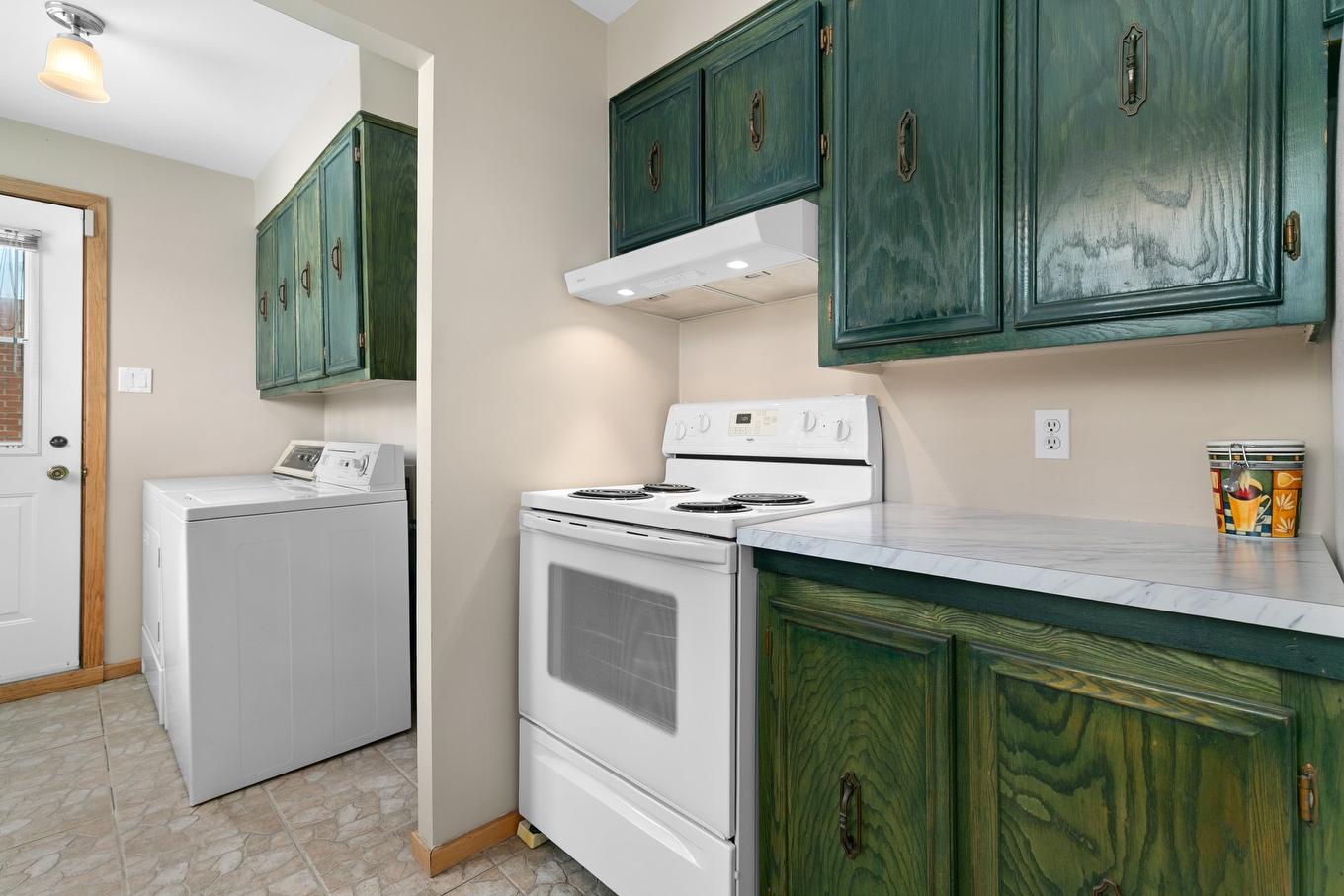Kitchen - 4505 Rue Galarneau, Terrebonne (Terrebonne), QC - Indoor Photo Showing Laundry Room
