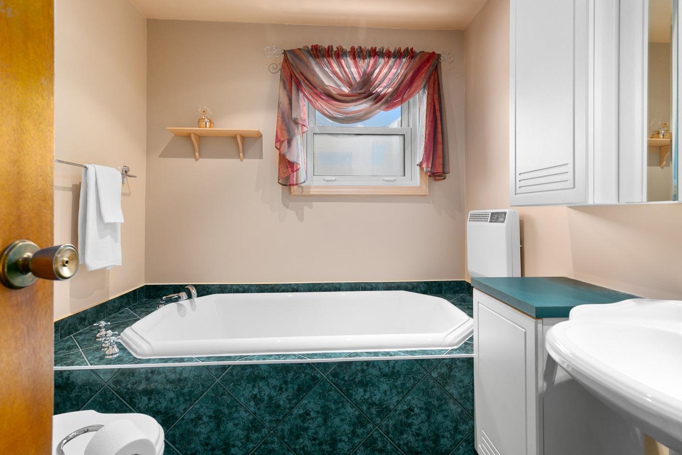 Bathroom - 4505 Rue Galarneau, Terrebonne (Terrebonne), QC - Indoor Photo Showing Bathroom