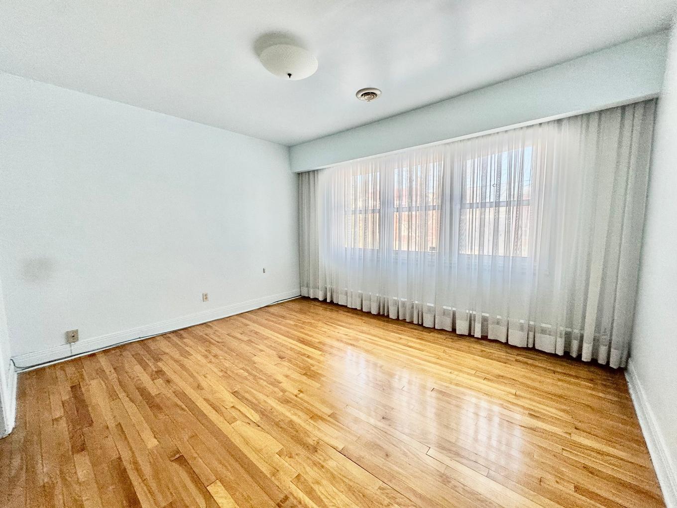 Chambre à coucher principale - 5140 Av. O'Bryan, Montréal (Côte-Des-Neiges/Notre-Dame-De-Grâce), QC - Indoor Photo Showing Other Room