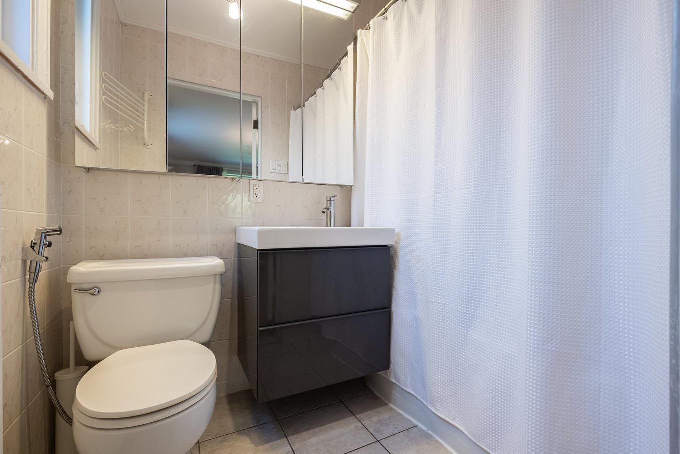 Ensuite bathroom - 4641 Av. Lacombe, Montréal (Côte-Des-Neiges/Notre-Dame-De-Grâce), QC - Indoor Photo Showing Bathroom