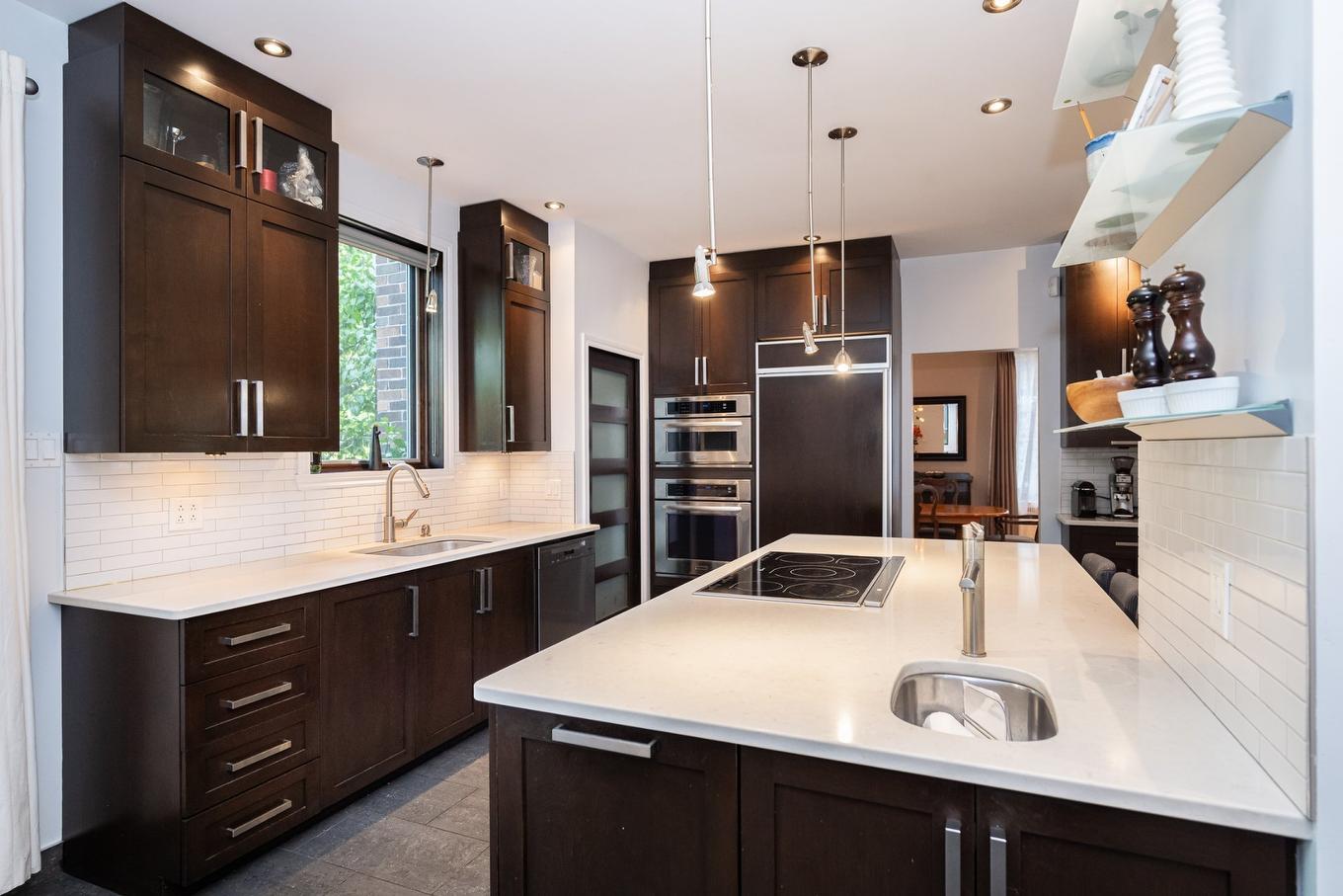 Kitchen - 4641 Av. Lacombe, Montréal (Côte-Des-Neiges/Notre-Dame-De-Grâce), QC - Indoor Photo Showing Kitchen With Upgraded Kitchen