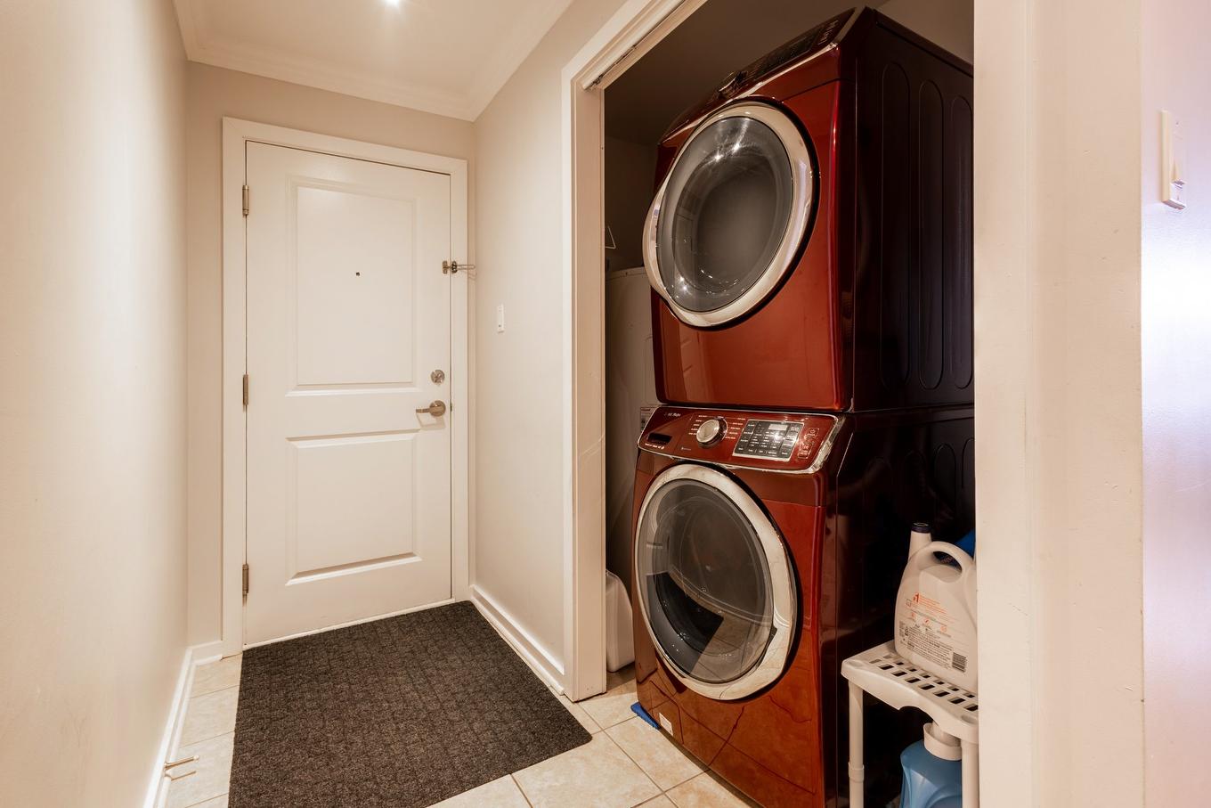 Exterior entrance - 9978 Boul. Perras, Montréal (Rivière-Des-Prairies/Pointe-Aux-Trembles), QC - Indoor Photo Showing Laundry Room