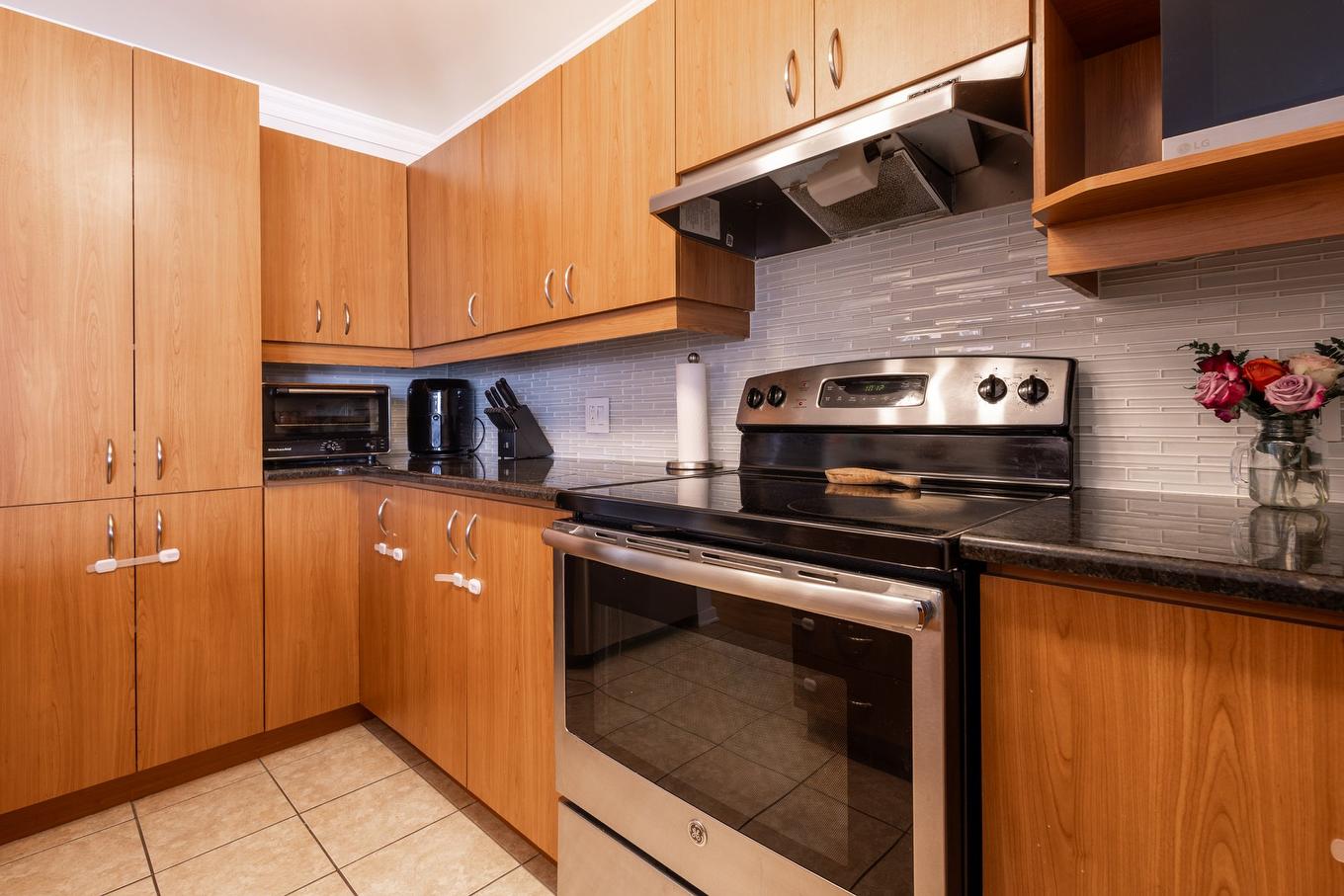 Kitchen - 9978 Boul. Perras, Montréal (Rivière-Des-Prairies/Pointe-Aux-Trembles), QC - Indoor Photo Showing Kitchen