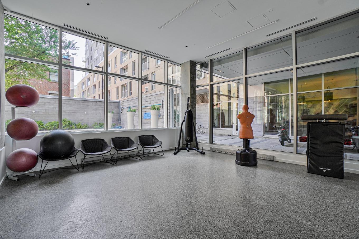 Salle d'exercice - 1546-1414 Rue Chomedey, Montréal (Ville-Marie), QC - Indoor Photo Showing Other Room