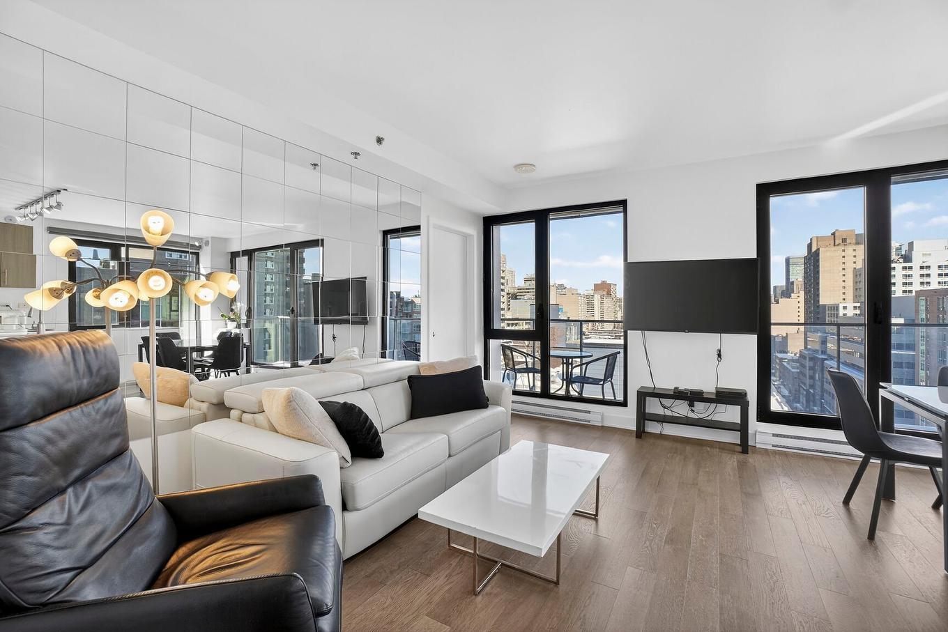 Salon - 1546-1414 Rue Chomedey, Montréal (Ville-Marie), QC - Indoor Photo Showing Living Room