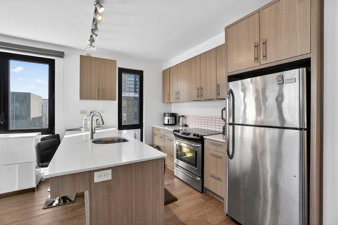 Cuisine - 1546-1414 Rue Chomedey, Montréal (Ville-Marie), QC - Indoor Photo Showing Kitchen With Upgraded Kitchen