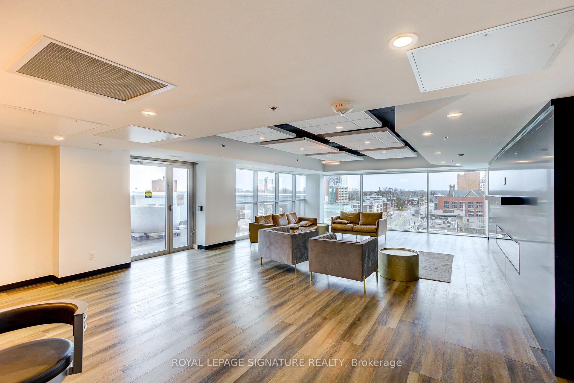 3901-60 Frederick Street, Kitchener, ON - Indoor Photo Showing Other Room