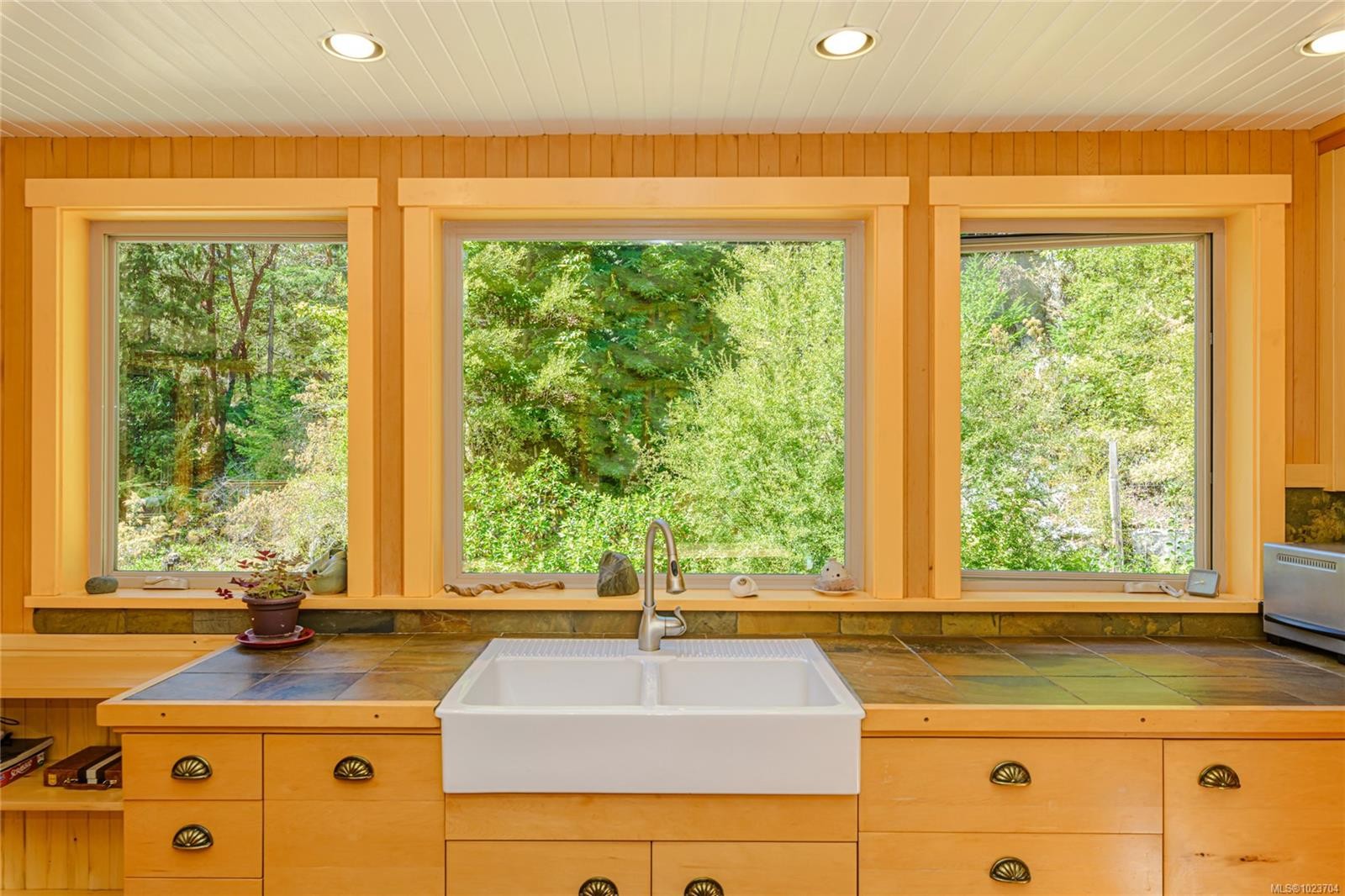 1252 Isabella Point Rd, Salt Spring, BC