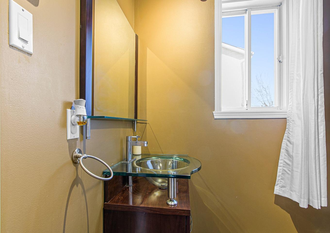 Powder room - 1601 Rue Des Bernaches, Terrebonne (La Plaine), QC - Indoor