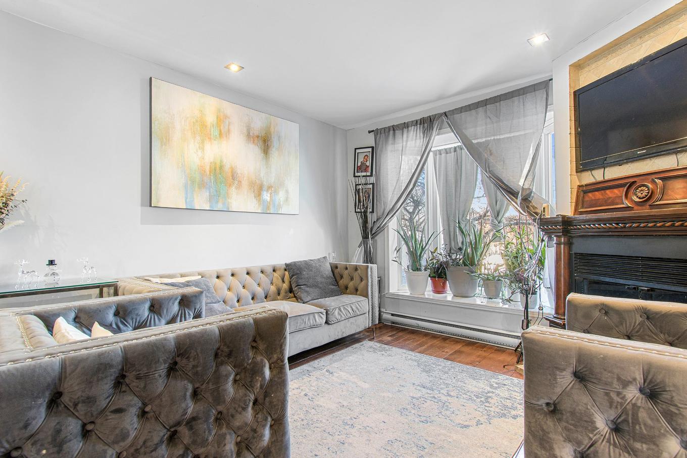 Living room - 1601 Rue Des Bernaches, Terrebonne (La Plaine), QC - Indoor Photo Showing Living Room With Fireplace