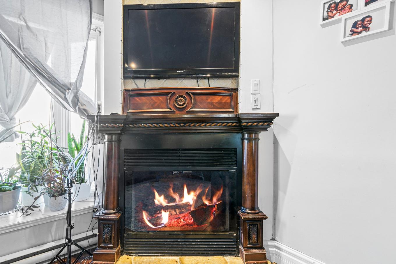 Living room - 1601 Rue Des Bernaches, Terrebonne (La Plaine), QC - Indoor With Fireplace