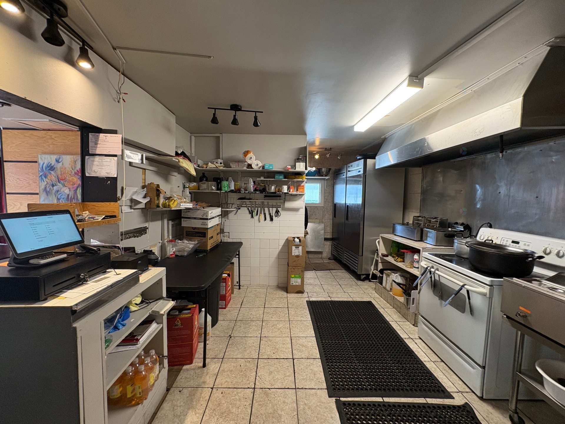 Cuisine - 1490 Boul. De L'Ange-Gardien N., L'Assomption, QC - Indoor