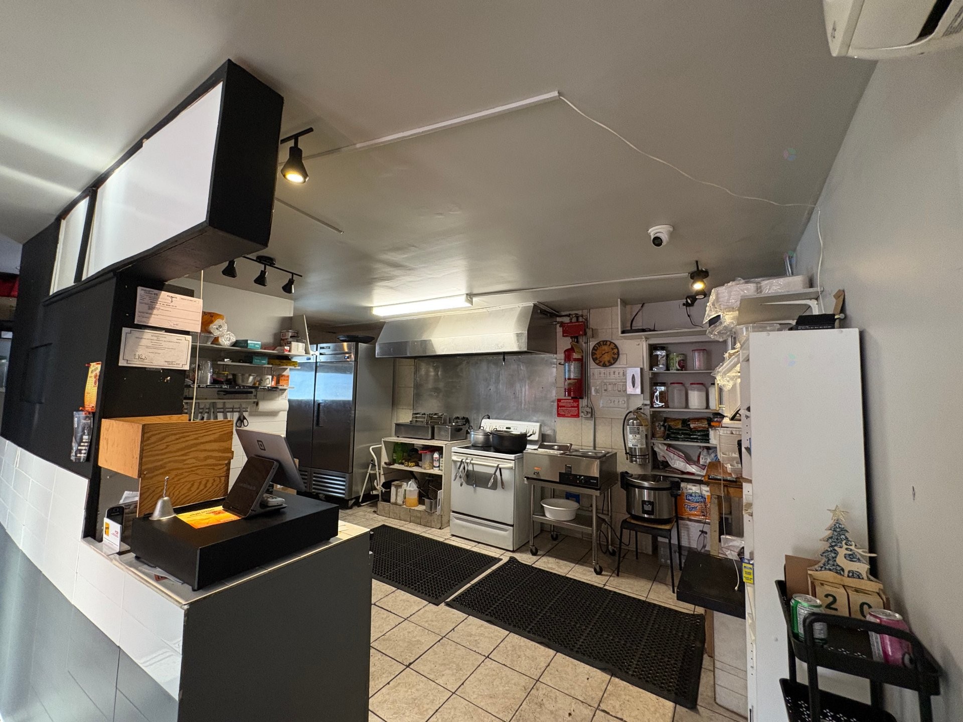 Cuisine - 1490 Boul. De L'Ange-Gardien N., L'Assomption, QC - Indoor