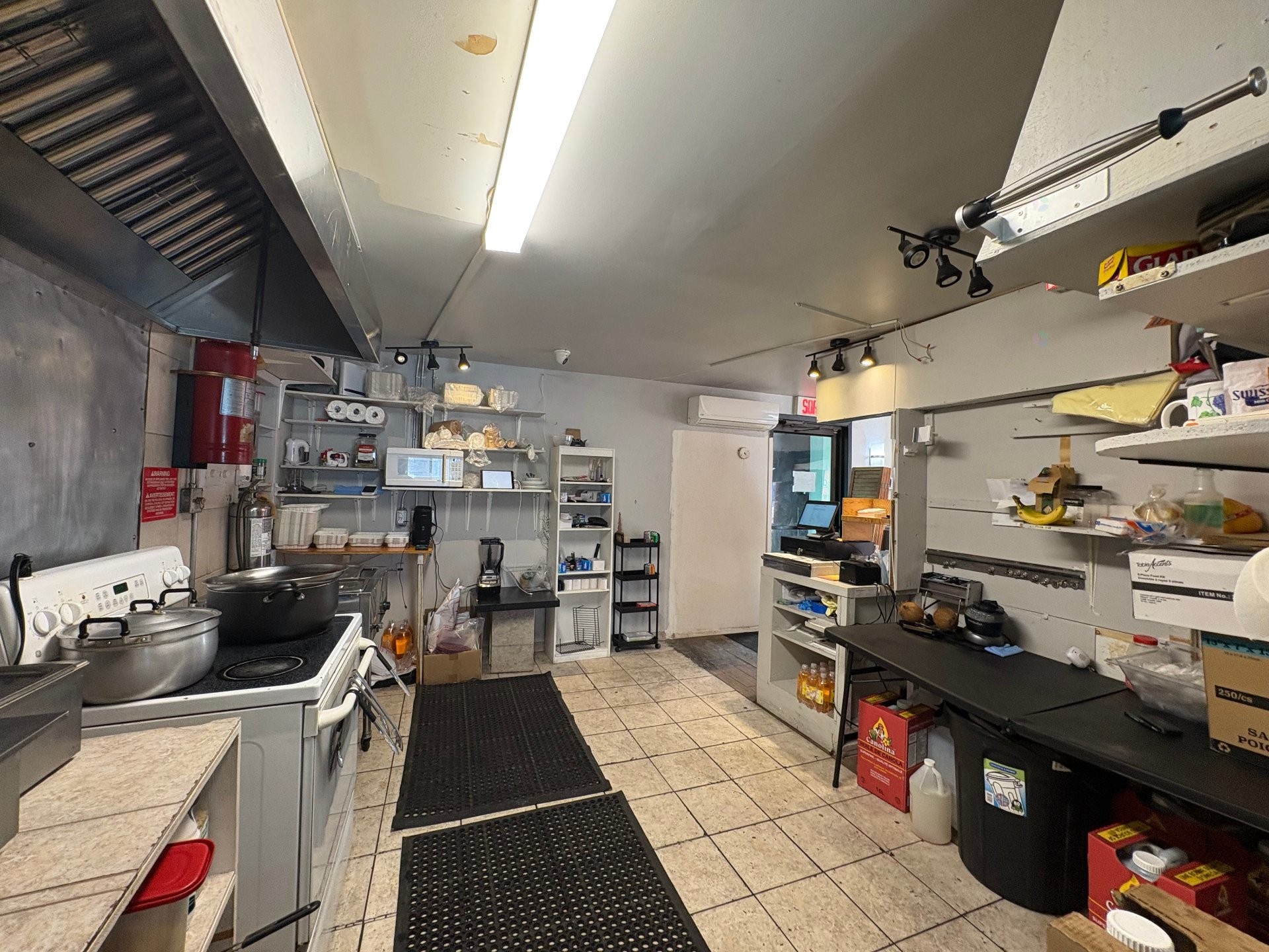 Cuisine - 1490 Boul. De L'Ange-Gardien N., L'Assomption, QC - Indoor