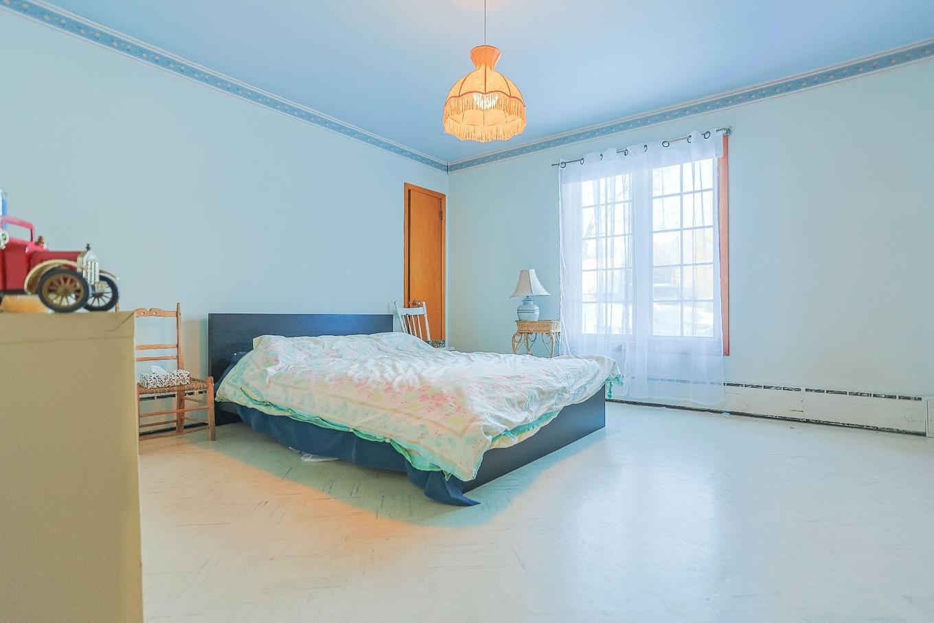 Primary bedroom - 3853 Rue Guillemette, Shawinigan, QC - Indoor Photo Showing Bedroom